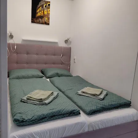 Hurbanova With Garage And Selfcheck-in, Near Tatras Apartment Poprad