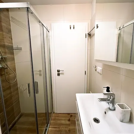 Hurbanova With Garage And Selfcheck-in, Near Tatras * Poprad